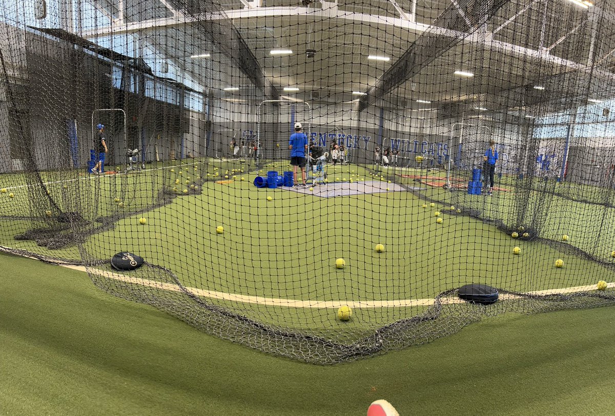 LLSluggers08's tweet photo. We had a great day at the University of Kentucky! https://t.co/gJq5BV7hX0