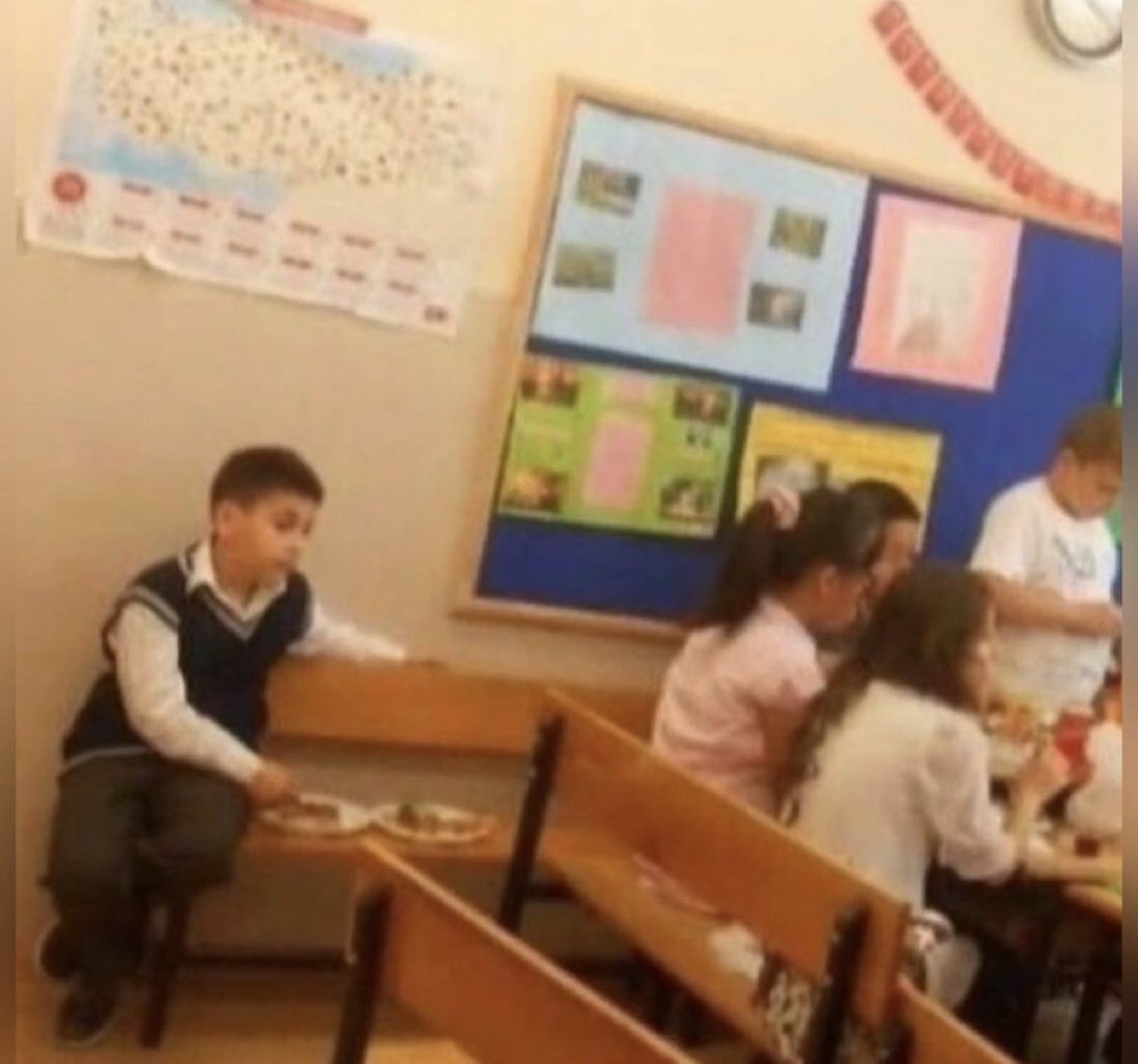 Zaten herkes sığdı biz sığmadık dünyaya