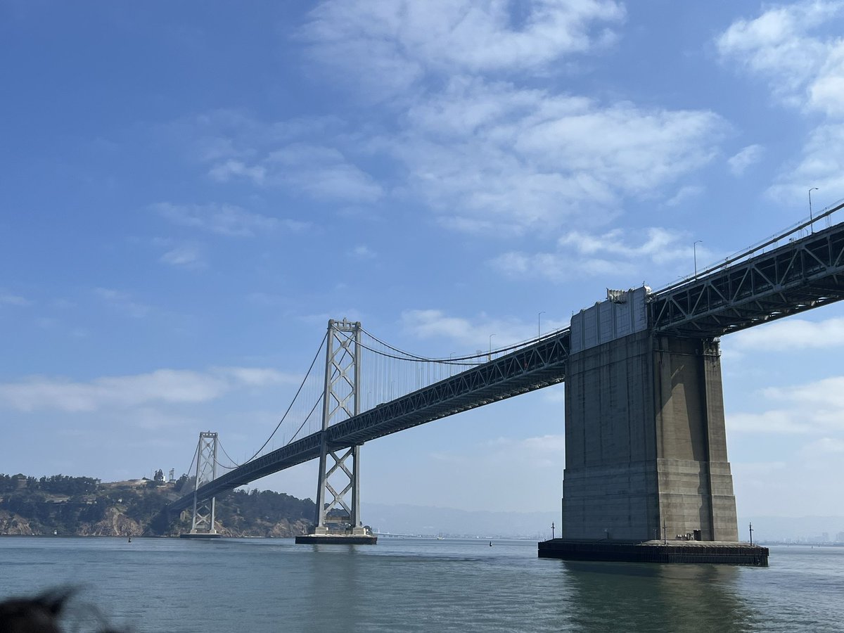 El_Ahuizotl's tweet image. There are worse ways to usher in one of the last autumns… Greetings from beautiful downtown #SanFrancisco and #SalesforcePark! ✌🏽❤️