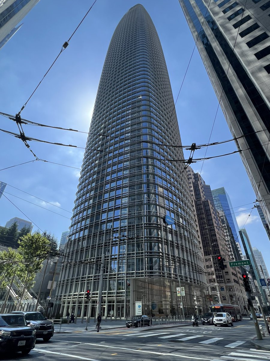 El_Ahuizotl's tweet image. There are worse ways to usher in one of the last autumns… Greetings from beautiful downtown #SanFrancisco and #SalesforcePark! ✌🏽❤️