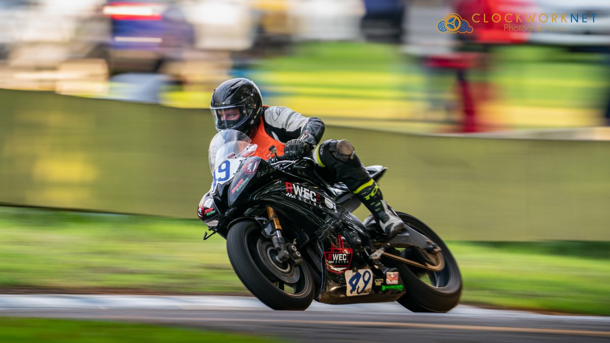 Will Burchell & @RWECLtdRacing making light work of pretty wildy changeable conditions during the first day of Steve Henshaw Gold Cup @MountOlivers