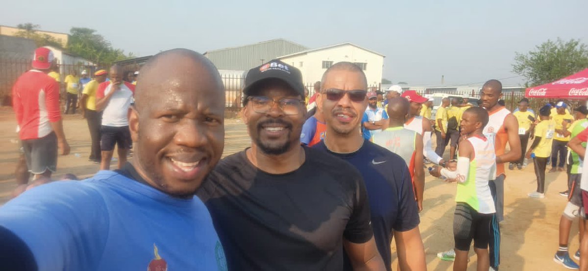WilfredMdluli's tweet photo. Lace Up and Let's Go: catch us on the next one... We Run for Fun, Run for Health, Run for Life! The 10km #Run4Wellness was my first post-pandemic run and gearing up to take on the next Half Marathon (21.1km), feeling fit and fresh. #runningman #runforlife https://t.co/f5783wen5c
