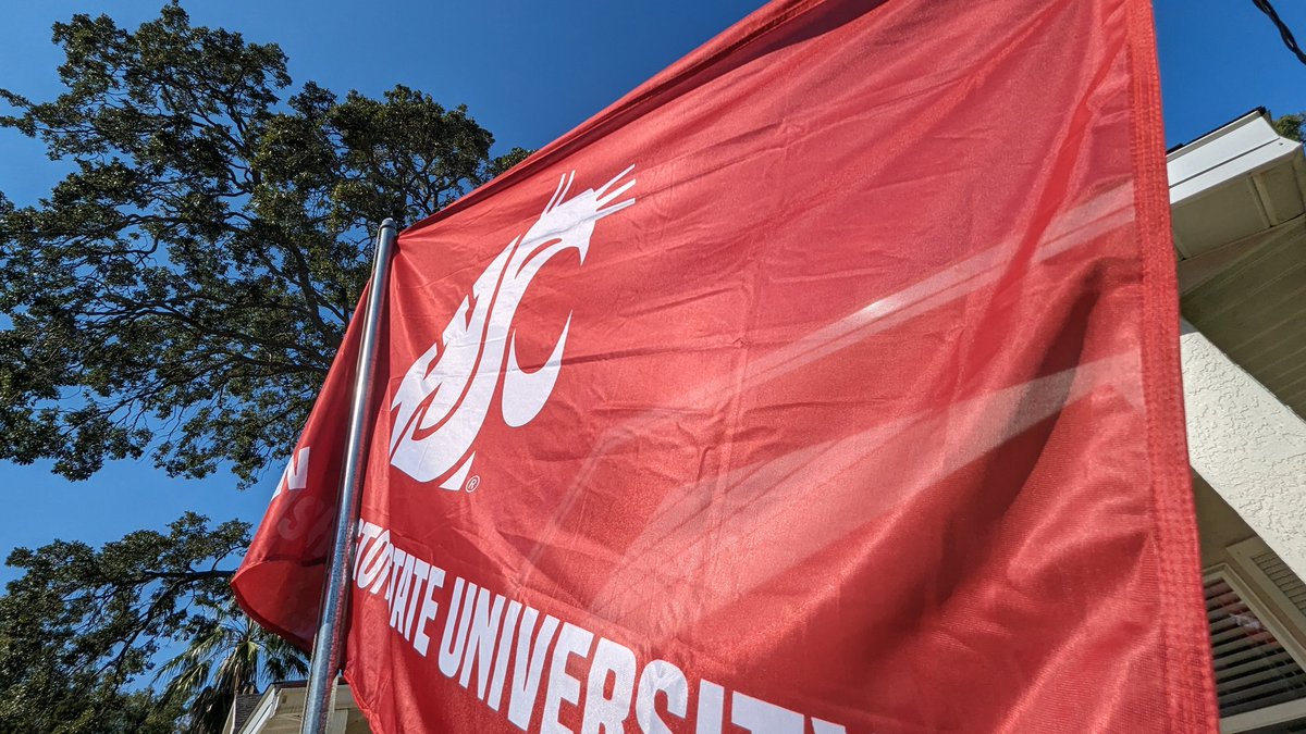 DadBoneDoc's tweet photo. @olcrimson Flown in WA, AZ, NY, and now Tampa, FL! (new flag, sun and 2 hurricanes finally took out the old one). https://t.co/24wujHWl4H