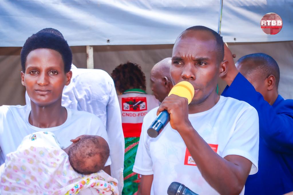 BwizaRadio's tweet photo. #Butundi /Imiryango 2 yibarutse ubushuri ikaba iba muri @CMutimbuzi iri muri komine Ntahangwa kuri yandinganizo nshasha y'igihugu, niyo yakejwe n'abakenyererarugamba b'umugambwe @CnddFdd mu ntara ya @BujumburaProv, kuri uyu wa gatandatu wa 23.9.2023. 1/n https://t.co/ES9gHtQnHt