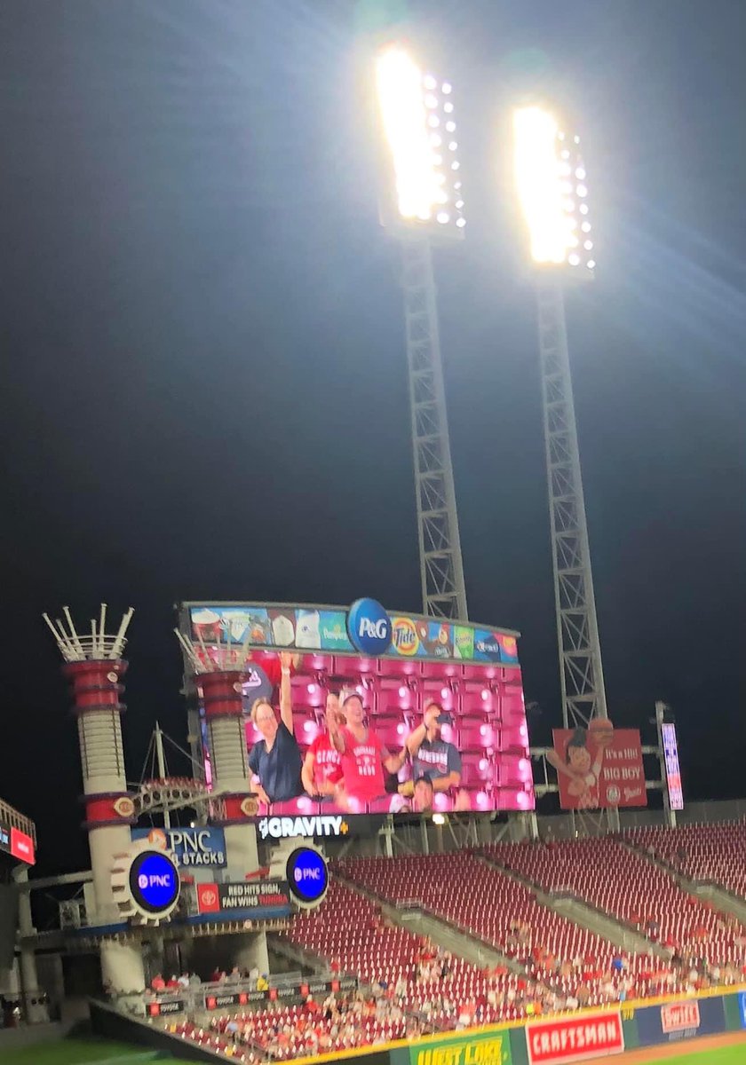 jmfischer11's tweet photo. @dgravy32 @Reds @RedsMuseum @BetMGM @LaRosasPizza @MontgomeryInn_ In the Jumbotron! https://t.co/P7YjeRhJme