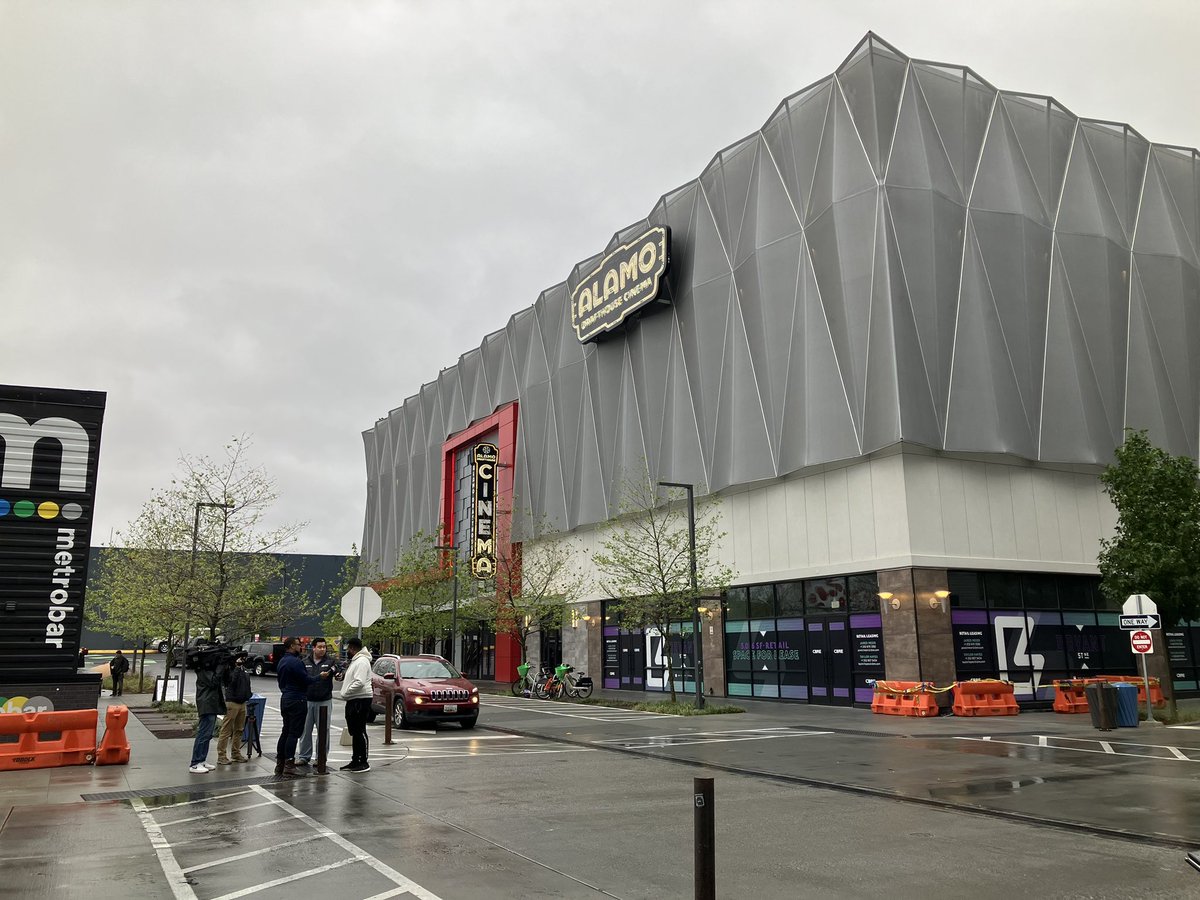 TheLos's tweet image. Here to get myself ready to moderate a panel tonight #DCShorts @dcshorts