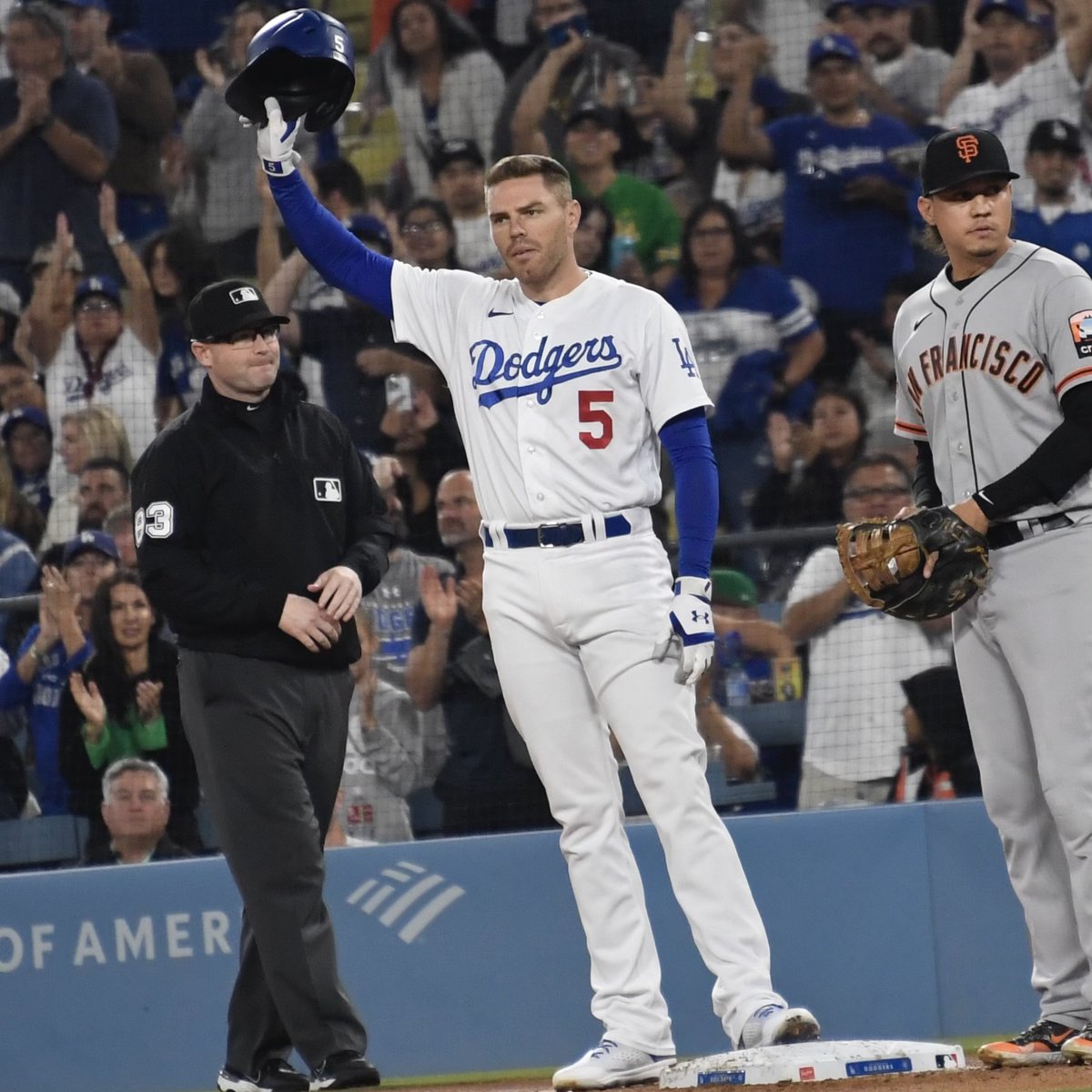 Dodgershaiku1's tweet photo. 9/22/23 haiku #153
Giants 5 Dodgers 1
Freeman salutes fans
After his 200th hit
Drives in lonely run
#freddiefreeman #dodgerstadium #homeruns #mikeyastremski #thairoestrada #tylerfitzgerald https://t.co/huGUzZDPuU