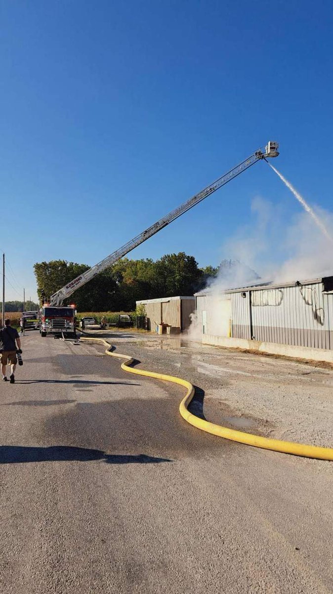 Kokomo Fire Dept B1, B3, E1, E3, T1 assisted Galveston Fire on a commercial structure fire this am, with heavy fire conditions big elevated water was needed to extinguish. 

#jobtown
#mutualaid
#L396
#bigwater
