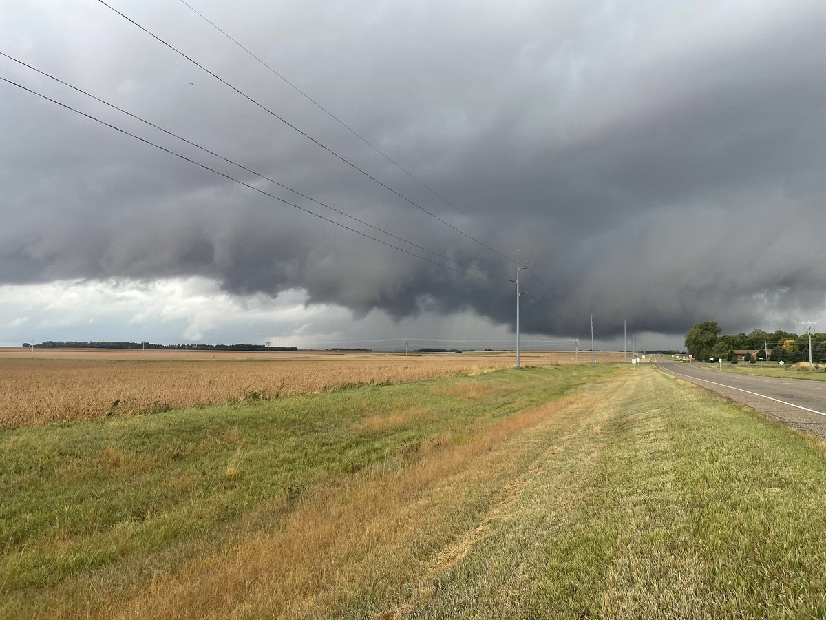 ZachAllen49's tweet photo. @NWSSiouxFalls east of Bruce SD https://t.co/e9AvRHR7hZ