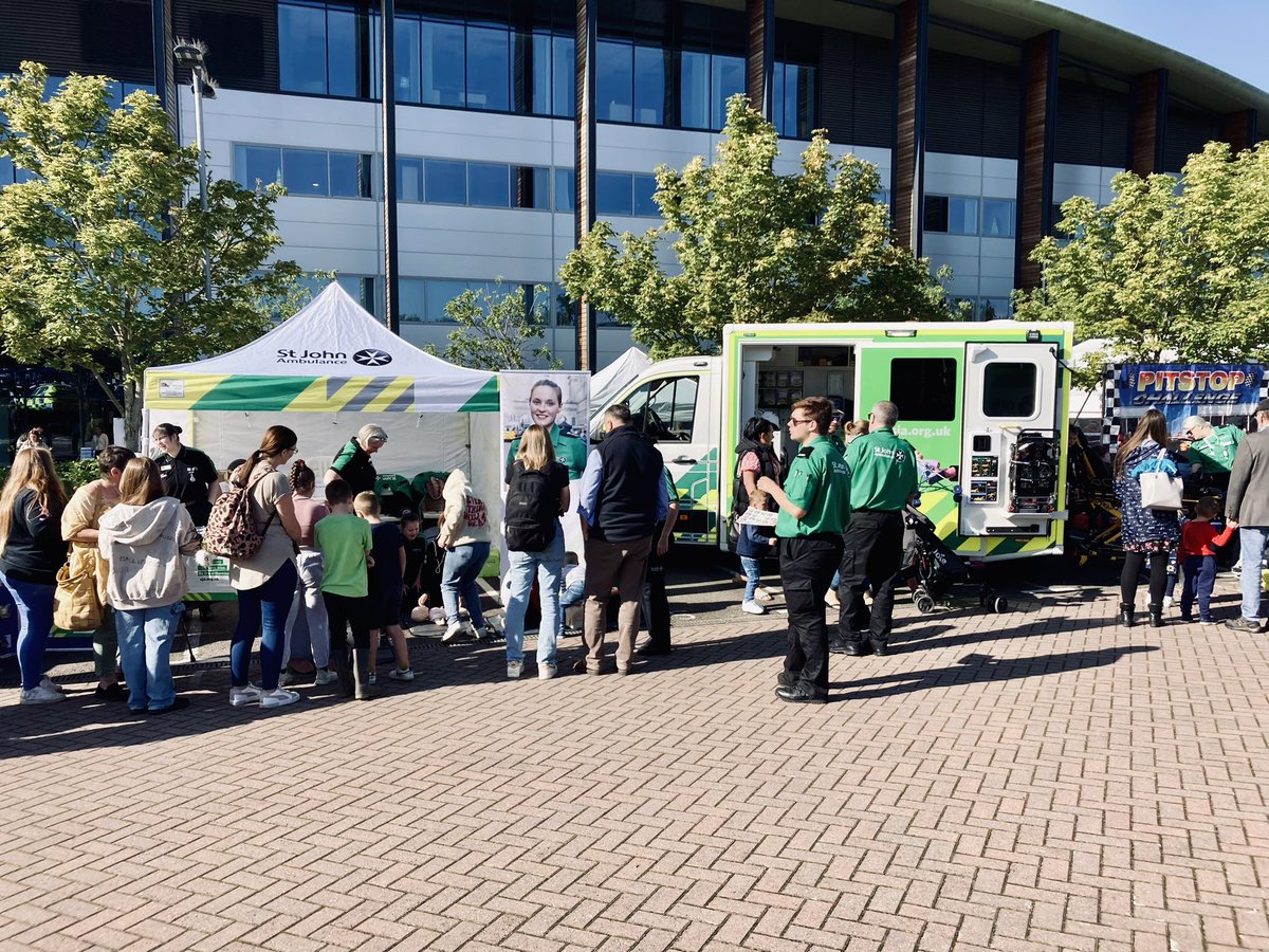 A great team effort from Badgers, cadets, Youth Leaders, Ambulance Crew and first aiders at Gloucestershire Constabulary Open Day. Our Badgers and Cadets are amazing! <a href="/stjohnambulance/">St John Ambulance England</a> <a href="/Glos_Police/">Gloucestershire Constabulary</a> <a href="/GlosOpcc/">@Glos_OPCC</a>