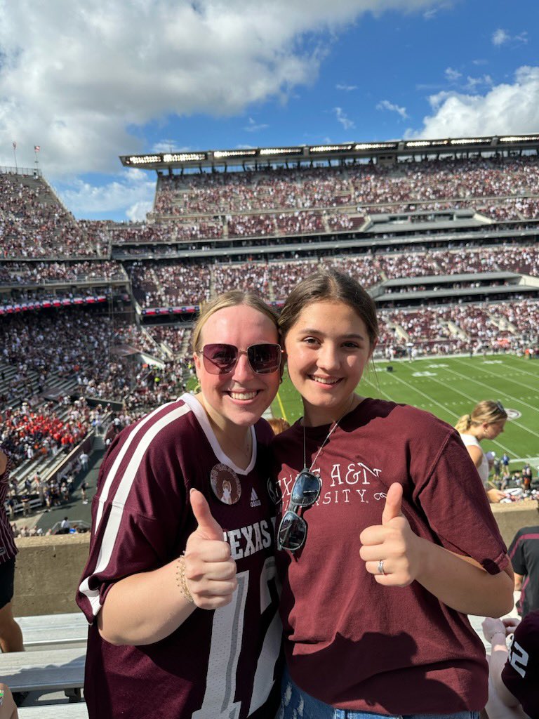 JustfromSutton's tweet photo. It was hot. We are tired. But the Aggies won. ❤️ https://t.co/eZqr5Gjamm