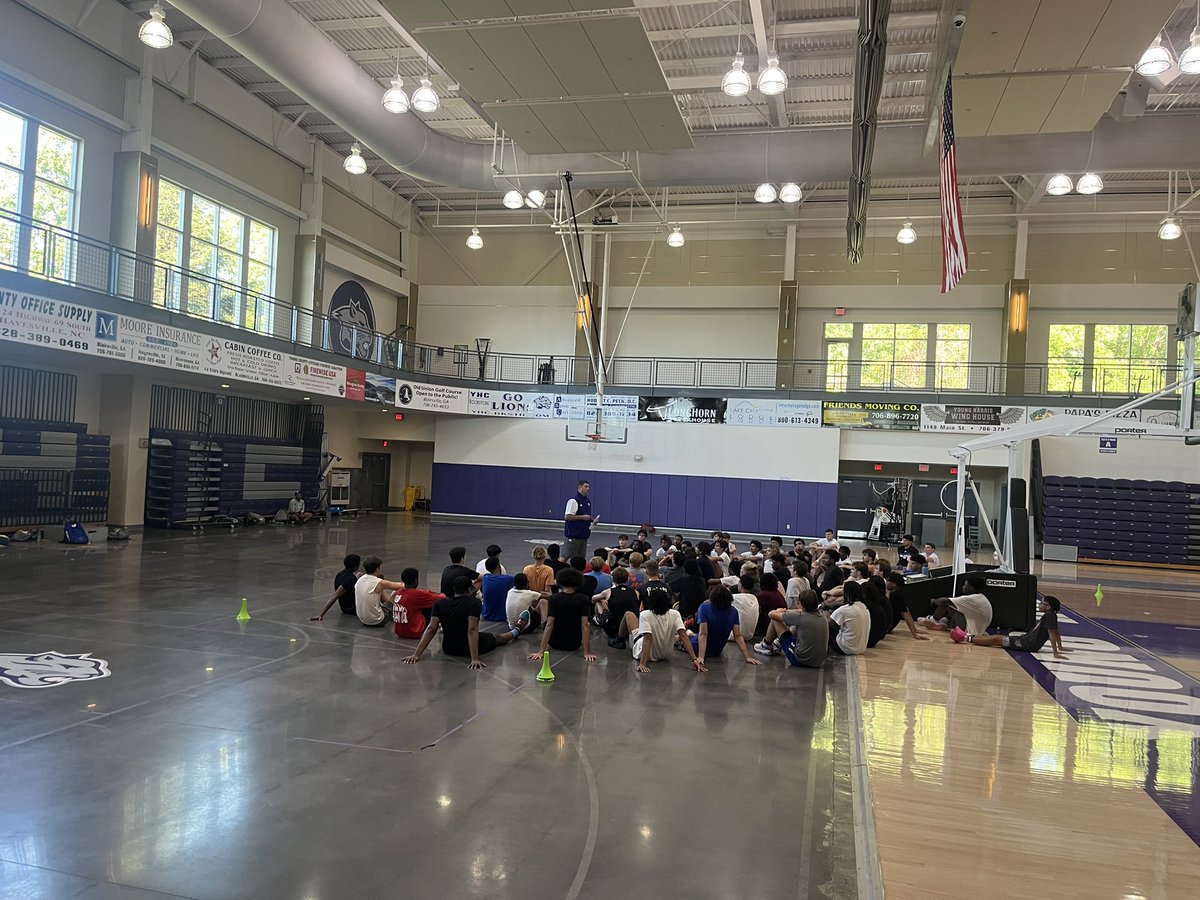 YHC_MBB's tweet photo. Elite camp  was really good !!🏀 Let's Go https://t.co/UF5t8vGKE0