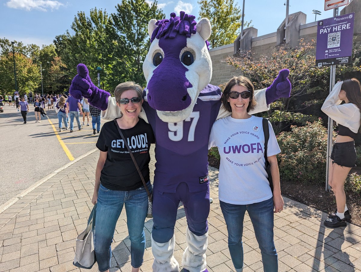 An all around beautiful day at this year’s #westernhoco. UWOFA along with members of @Westernu librarians and archivists enjoyed the day while leafleting about a possible strike on October 4th. You can help avert a strike - go to uwofa.ca/take-action.