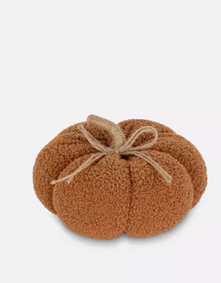 mams_ie's tweet photo. Some of our top picks @primark #Autumn collection. The wreaths are stunning and so reasonably priced. Bring warm tones into your home as it gets cold outside.....
#AutumnHomeDecor #AutumnStyle #sp #Autumn #HomeDecor #BabyBloggers 
#LouthChat #wreathsofinstagram #gifted #sponcon https://t.co/xuVlck4lFT