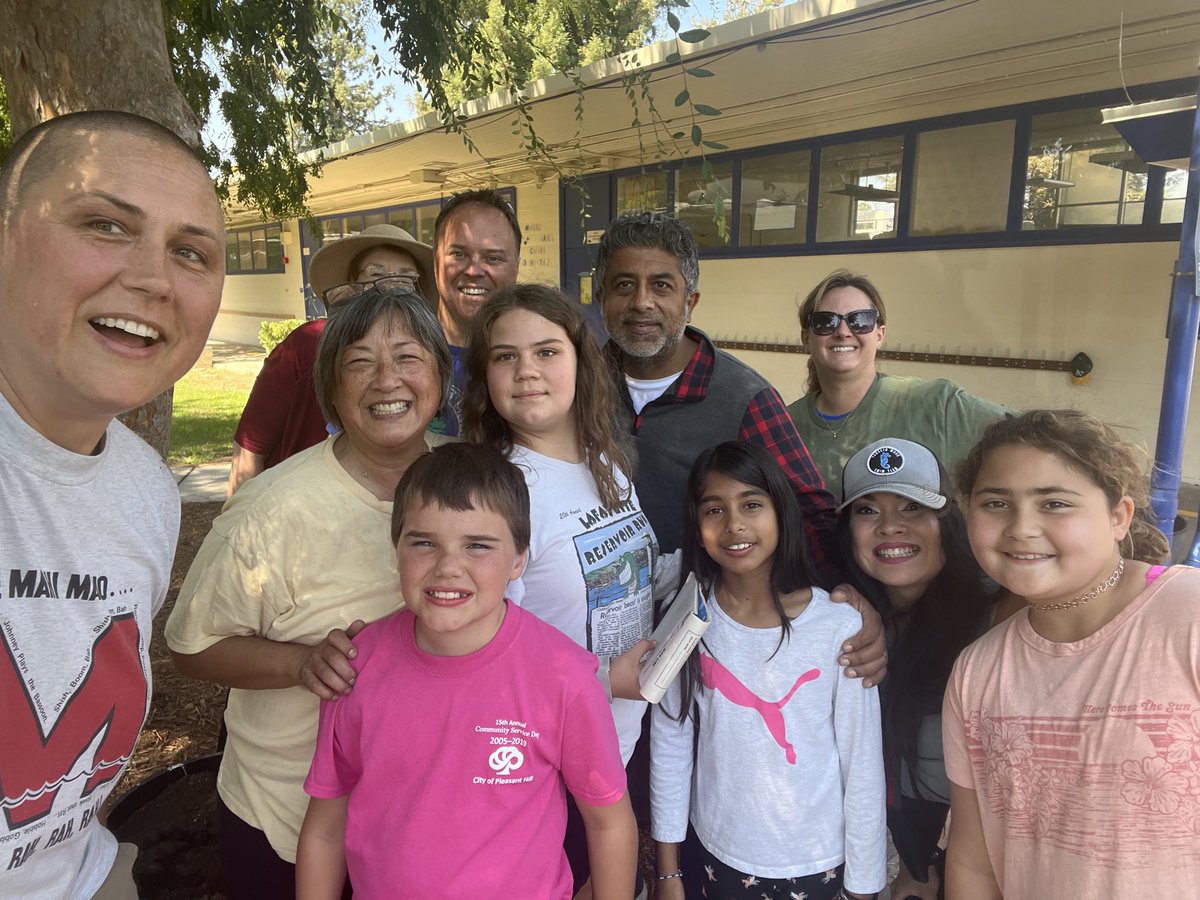 Jen Risken (@sequoia524) on Twitter photo #communityserviceday #cityofpleasanthill Some of the wonderful community volunteers who weeded, swept, dug, and beautified our school! <a href="/MtDiabloUSD/">MDUSD</a> <a href="/SequoiaEL/">Sequoia Elementary</a> #communityserviceday #cityofpleasanthill Some of the wonderful community volunteers who weeded, swept, dug, and beautified our school! <a href="/MtDiabloUSD/">MDUSD</a> <a href="/SequoiaEL/">Sequoia Elementary</a>