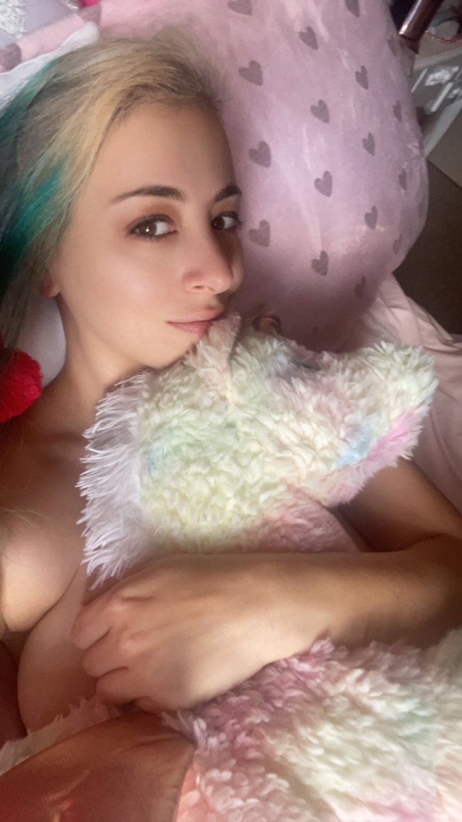 God_Lilith's tweet photo. How I currently look while taking money from pathetic boys 🥰💖  

yes… I really do Sext naked in bed lol ..

$500 in 15 mins, not a bad way to start My Saturday! 🌈

https://t.co/LBCyddW1s1
👆🏻👆🏻

DM Me now to play! 💖 https://t.co/Oaqt6OV1uO