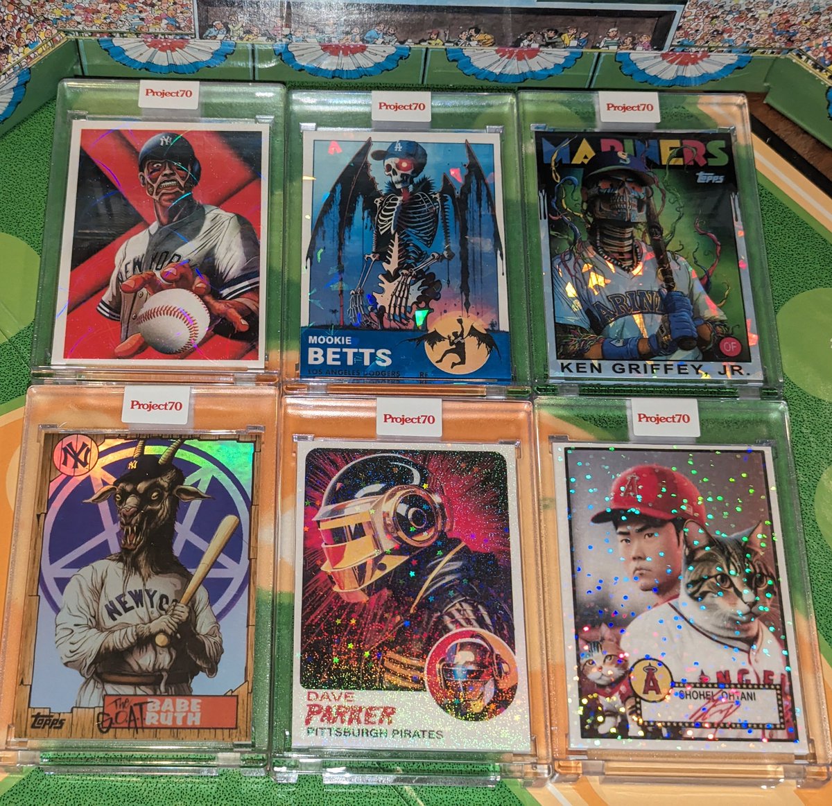 PardeeBetts's tweet photo. #Giveaway 
⚾ ☠️ ⚾ 💜 ⚾ 🦇 ⚾ 💀
A random follower+retweeter will win their choice (pick one) of these authentic @alexpardee Topps ❤️ Project70 ❤️ cards  modified by Poggy Betts. Each is a unique 1/1.  Good luck and thank you! https://t.co/OPS4RfGJdn
