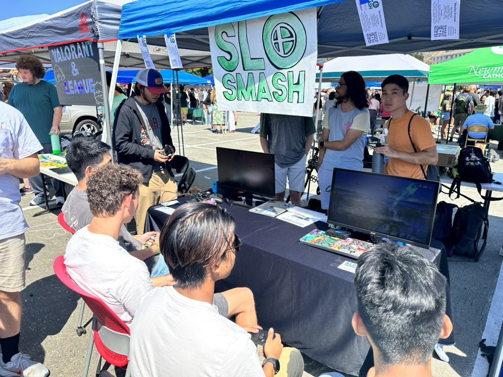juno_v1's tweet photo. Slo Smash @ Cal Poly Club Fair :3 https://t.co/Ln2VXQcr7s