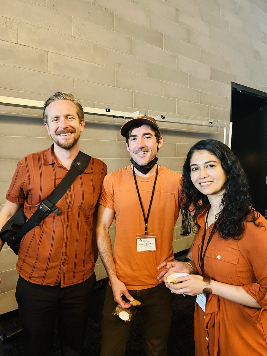 BrainBody_Lab's tweet image. Like minds 🧠 and best color pick for @PavlovSociety #pavlovian2023 with @ZachTPennington @BenSaunders