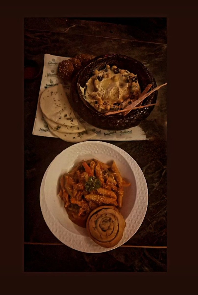 "As the sun sets, the flavors on my plate become a symphony of delight, reminding me that in every meal, we find a slice of happiness." 🌆🍽️ #FoodieFinds