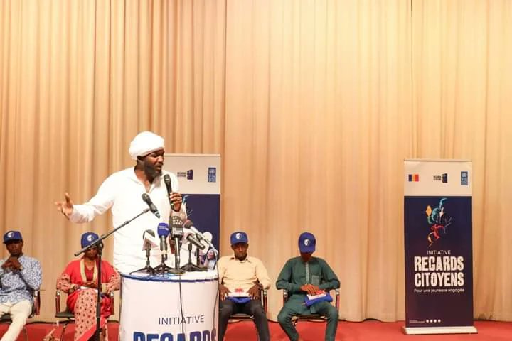 SayBaa_Off's tweet photo. Hum adjab ! Hum adjab😅 ! La scène d'hier à l'ONAMA ne s'explique pas avec des mots ! Il fallait être là simplement ! La panthère douce Mounira Mitchala, la team de El présidenté et MB ont retourné la salle... Moi, j'ai fait ce que je pouvais 😂

#slam #slamaker #Tchad #saybaa https://t.co/NUlDKLqeGZ