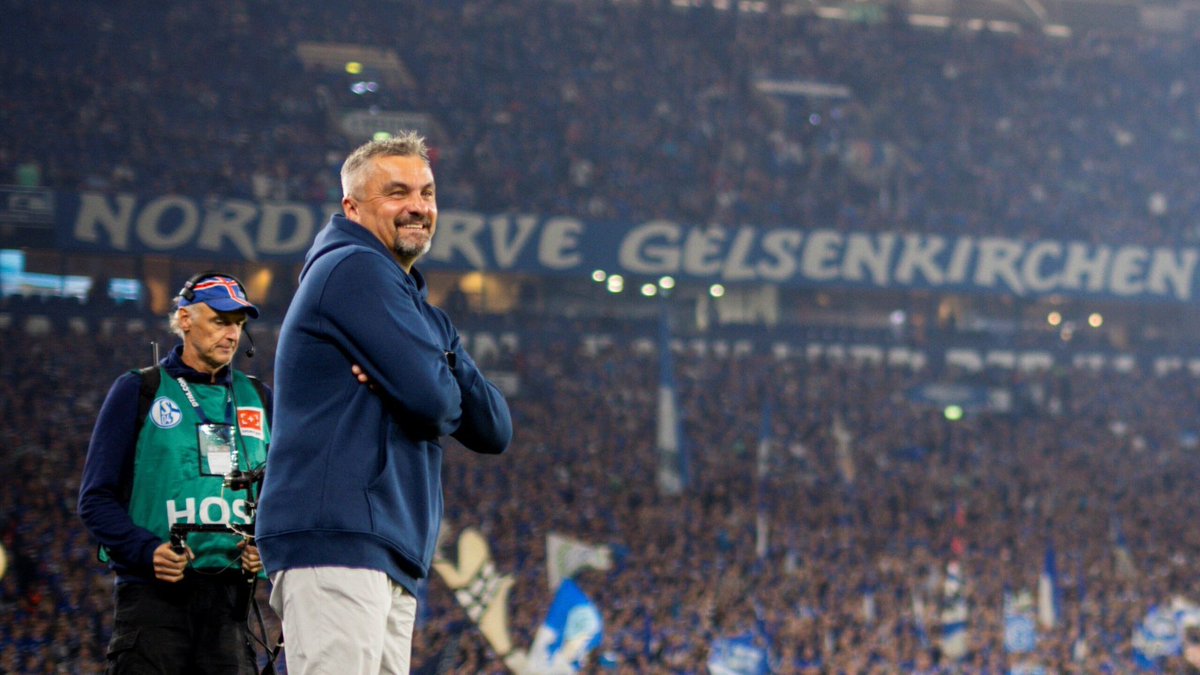 hxnnes04's tweet photo. Bevor ich mir Musik anmache und für die nächsten paar Stunden erstmal abschalte, will ich mich hier bei Reis bedanken. Sollte es jetzt soweit sein, dann wirklich danke für die emotionalste Zeit, die ich je mit Schalke erleben durfte. Danke, dass du mir so viel Hoffnung gegeben und dafür gesorgt hast, dass meine Bindung zu diesem Verein nochmal viel größer wurde. Danke für alles 🙏🏻💙🤍