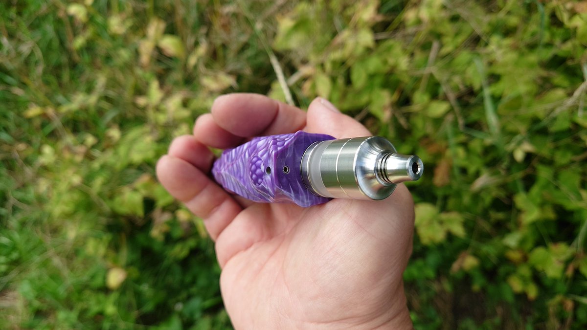 CebrjowHwScHCkj's tweet photo. 皆さん、おはよっチェ😆👍今日も宜しくご安全に🙇💦#LKC #Nero V1 #JUMA Purple Dragon +#Cthulhumod MULAN MTL RDTA 😋💦👍#VAPE #vape好きな人と繋がりたい #VAPE好きと繋がりたい #VAPE初心者 #LovePinoyVapingGear #LowkeyCustoms #iamlowkeycustom https://t.co/DVL6T9IEhR