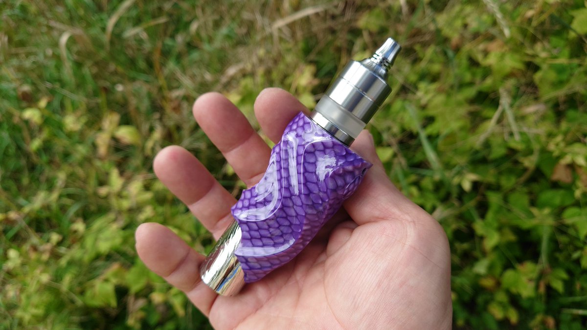 CebrjowHwScHCkj's tweet photo. 皆さん、おはよっチェ😆👍今日も宜しくご安全に🙇💦#LKC #Nero V1 #JUMA Purple Dragon +#Cthulhumod MULAN MTL RDTA 😋💦👍#VAPE #vape好きな人と繋がりたい #VAPE好きと繋がりたい #VAPE初心者 #LovePinoyVapingGear #LowkeyCustoms #iamlowkeycustom https://t.co/DVL6T9IEhR