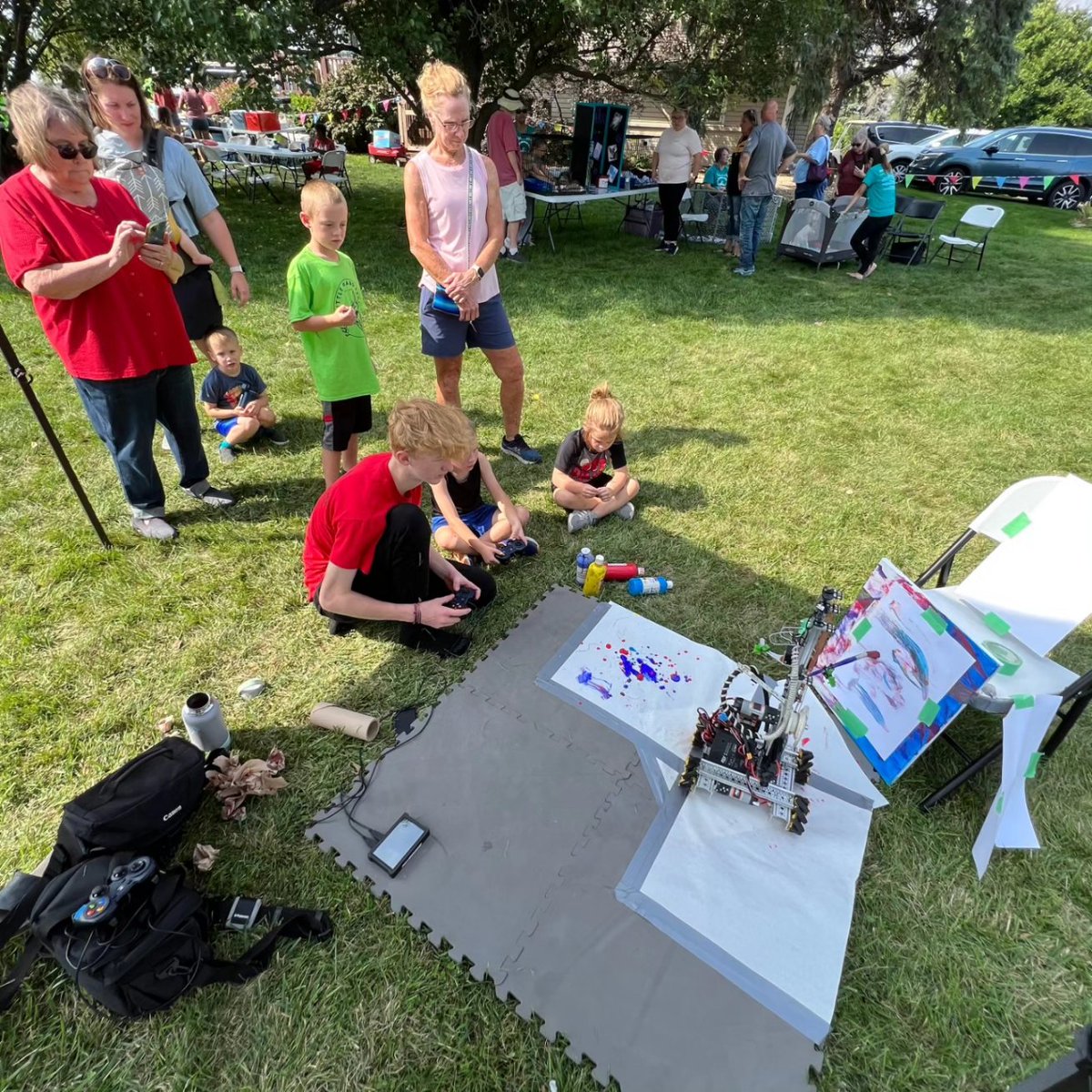 NSRobotics6603's tweet image. Showed our painting 🖼 robot at #NationalAlpacaday. Everyone had so much fun with the 🎨 robot 🤖❕️

#ftcrobotics #ftcteam #steam #steam #stream #artrobot #art @NorthScottHS #ftciowa #robotfun #roboticsteam