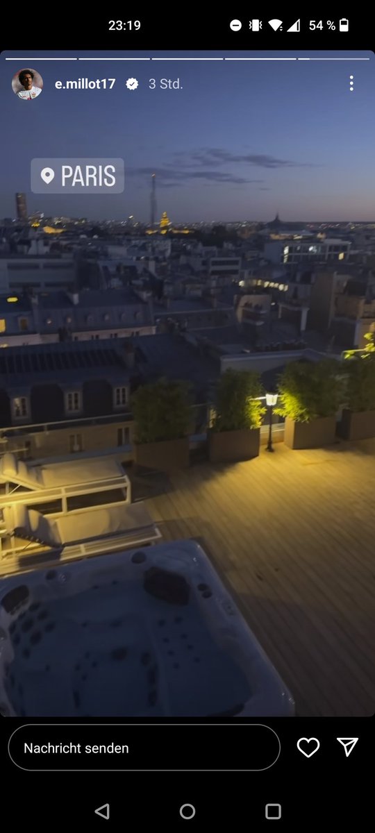 George Moissidis haut schon in die Tasten