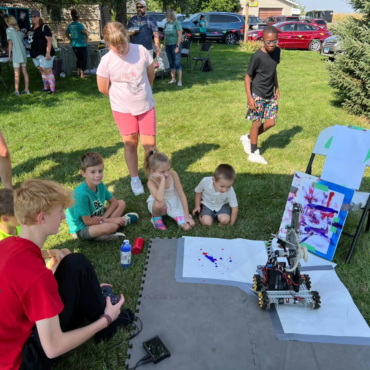 NSRobotics6603's tweet image. Showed our painting 🖼 robot at #NationalAlpacaday. Everyone had so much fun with the 🎨 robot 🤖❕️

#ftcrobotics #ftcteam #steam #steam #stream #artrobot #art @NorthScottHS #ftciowa #robotfun #roboticsteam