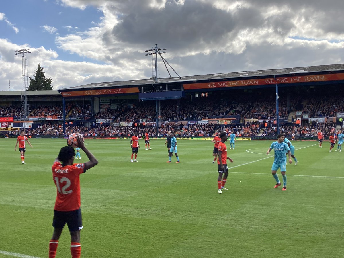 Cracking view of Kenilworth Road from the new stand. Still utterly perplexed that we only have 1 point to celebrate rather than 3, but much to look forward to. #LUTWOL #COYH 

@EdozieOgbene & @Amariibell both superb for the Hatters. 🎩⚽️🧡