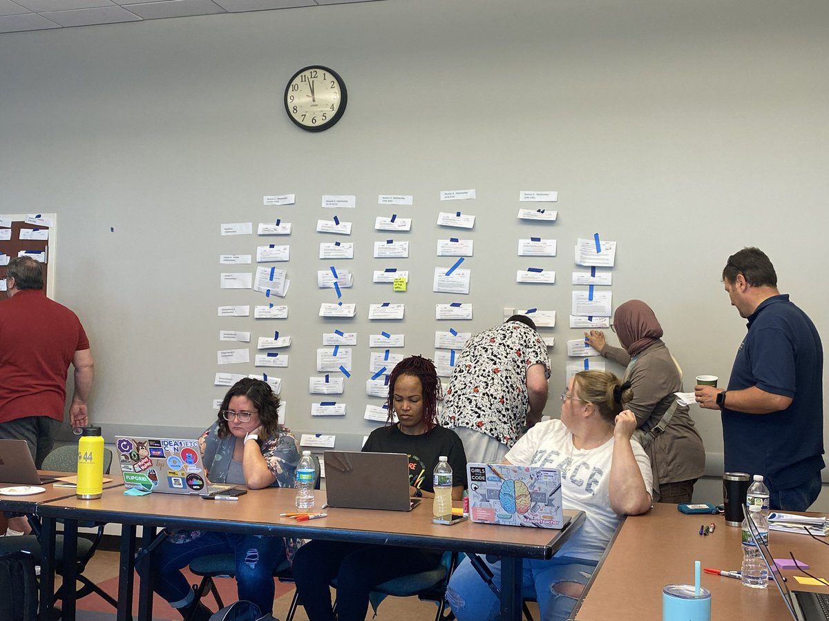 ideaillinois's tweet photo. Making the magic happen for #IDEAcon 2024 on #SelectionSaturday! https://t.co/3l4h7dbdVe