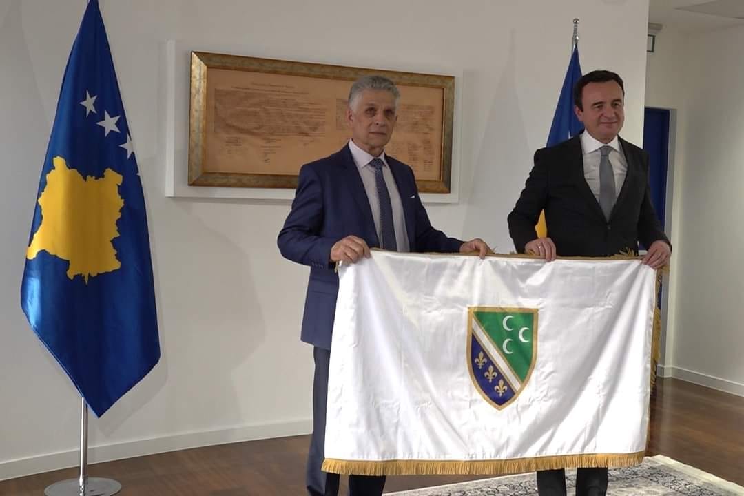 SandzakHD's tweet photo. Dr. Sulejman Ugljanin i Albin Kurti 🇽🇰

@DrSulejmanU @AlbinKurti

#Sandžak #Kosova https://t.co/bbtekMk5qT