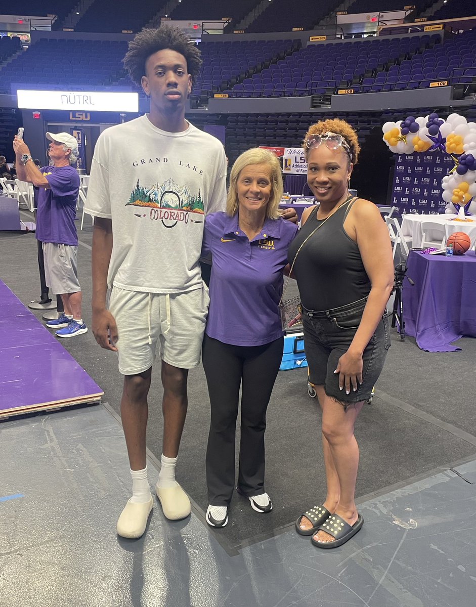 Taeshon's tweet image. There are a lot of GREATS, but this lady is my FAVORITE!!!! 

#TellItLikeItIs 
#Mulkey
#💜💛💜💛