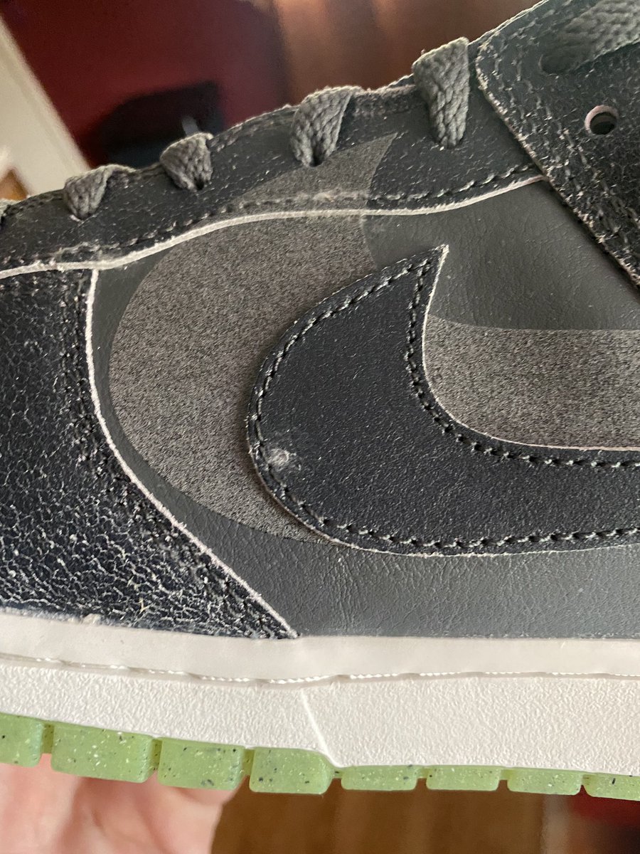 morrisjandrew's tweet photo. @Nike Whaaaat is going on with the mold 😩 @TheSiteSupply https://t.co/2LtP26gYZp