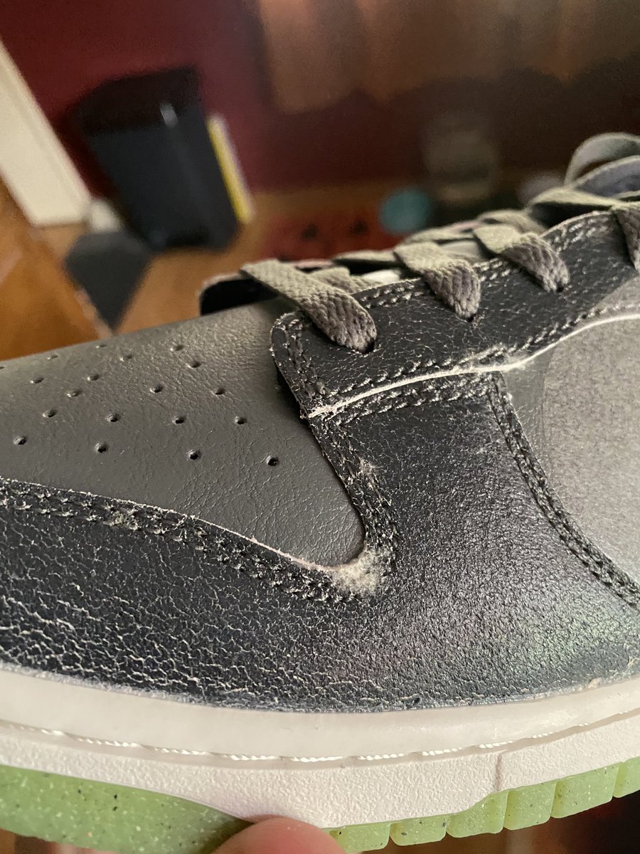 morrisjandrew's tweet photo. @Nike Whaaaat is going on with the mold 😩 @TheSiteSupply https://t.co/2LtP26gYZp