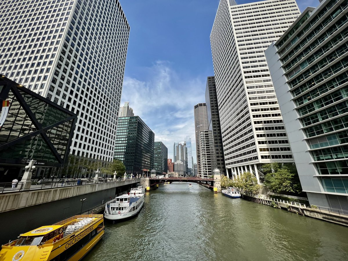 FotoBudz's tweet photo. #downtown #Chicago 9/20/23… #vacation #bucketlist #onemanwithacamera https://t.co/OvRYWxMAJ1