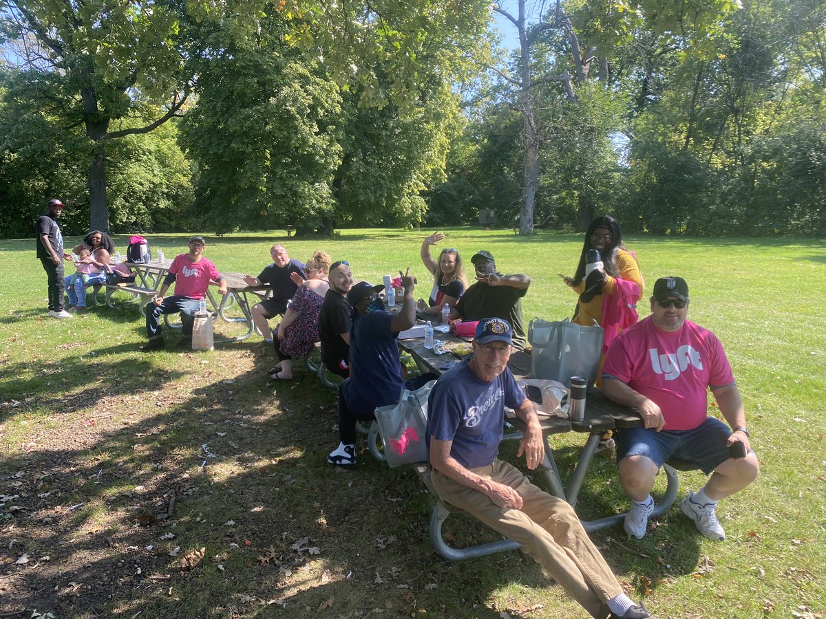 RetToGoLyft's tweet image. I hosted a @lyft driver appreciation cookout in Milwaukee today. Great times, food, conversations and of course swag! #lyft #drivers #driverappreciation #rideshare #milwaukee #community
