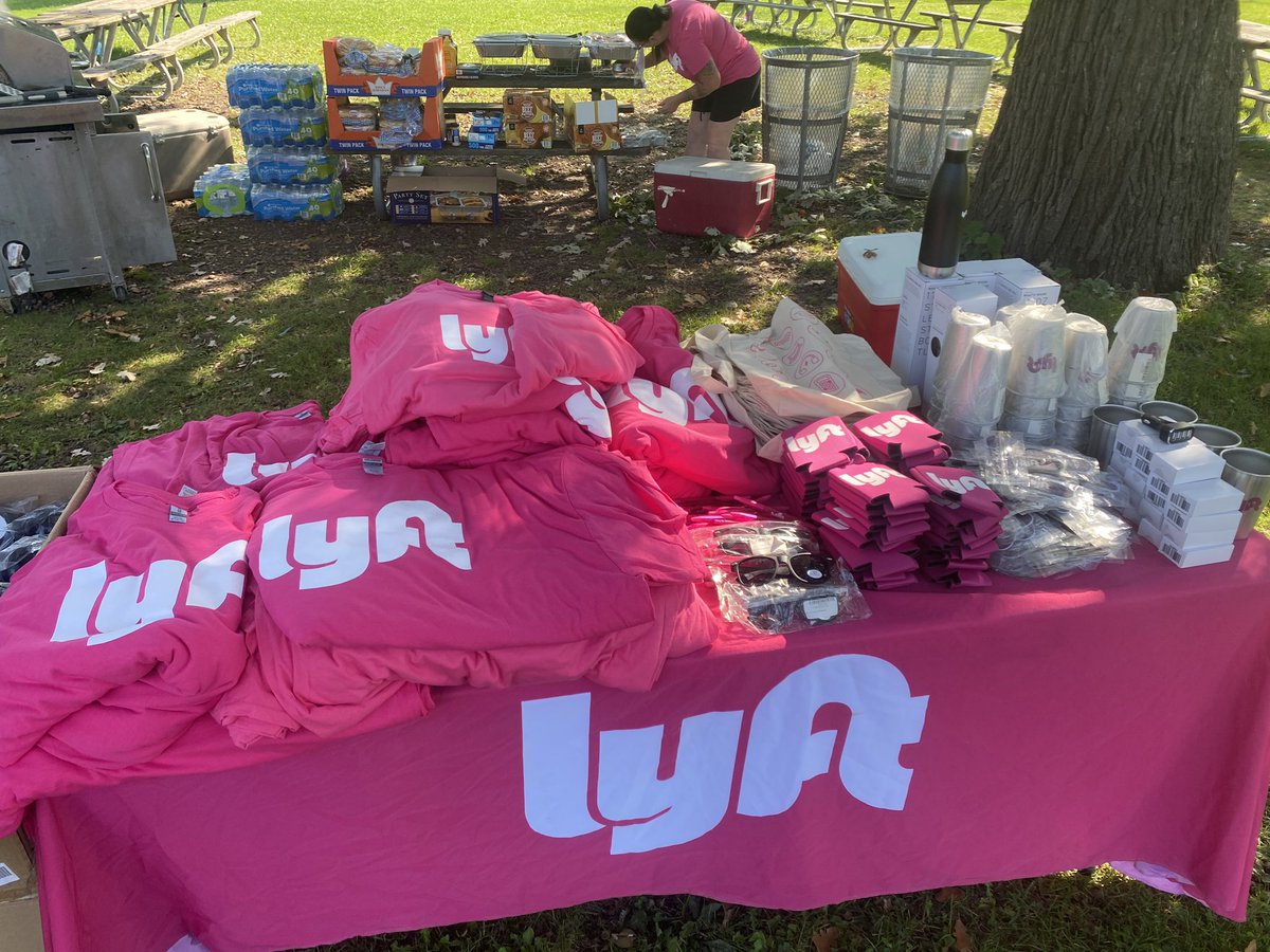 RetToGoLyft's tweet image. I hosted a @lyft driver appreciation cookout in Milwaukee today. Great times, food, conversations and of course swag! #lyft #drivers #driverappreciation #rideshare #milwaukee #community