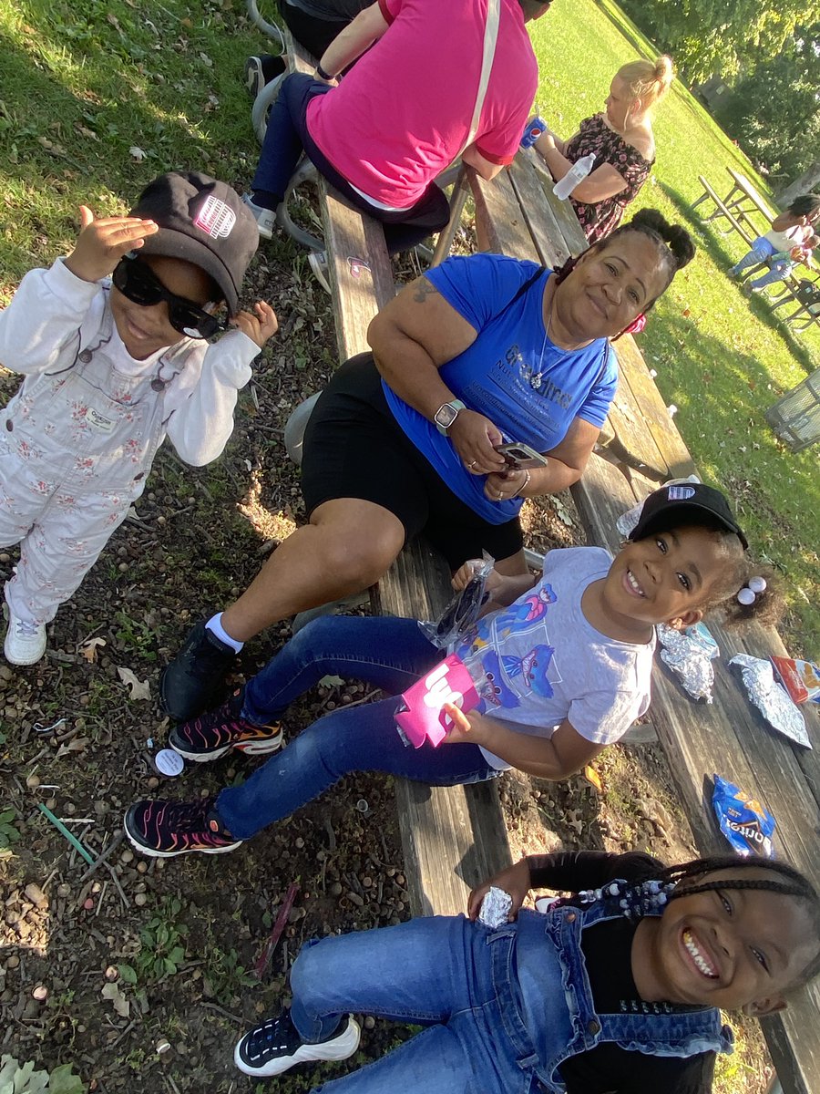 RetToGoLyft's tweet image. I hosted a @lyft driver appreciation cookout in Milwaukee today. Great times, food, conversations and of course swag! #lyft #drivers #driverappreciation #rideshare #milwaukee #community