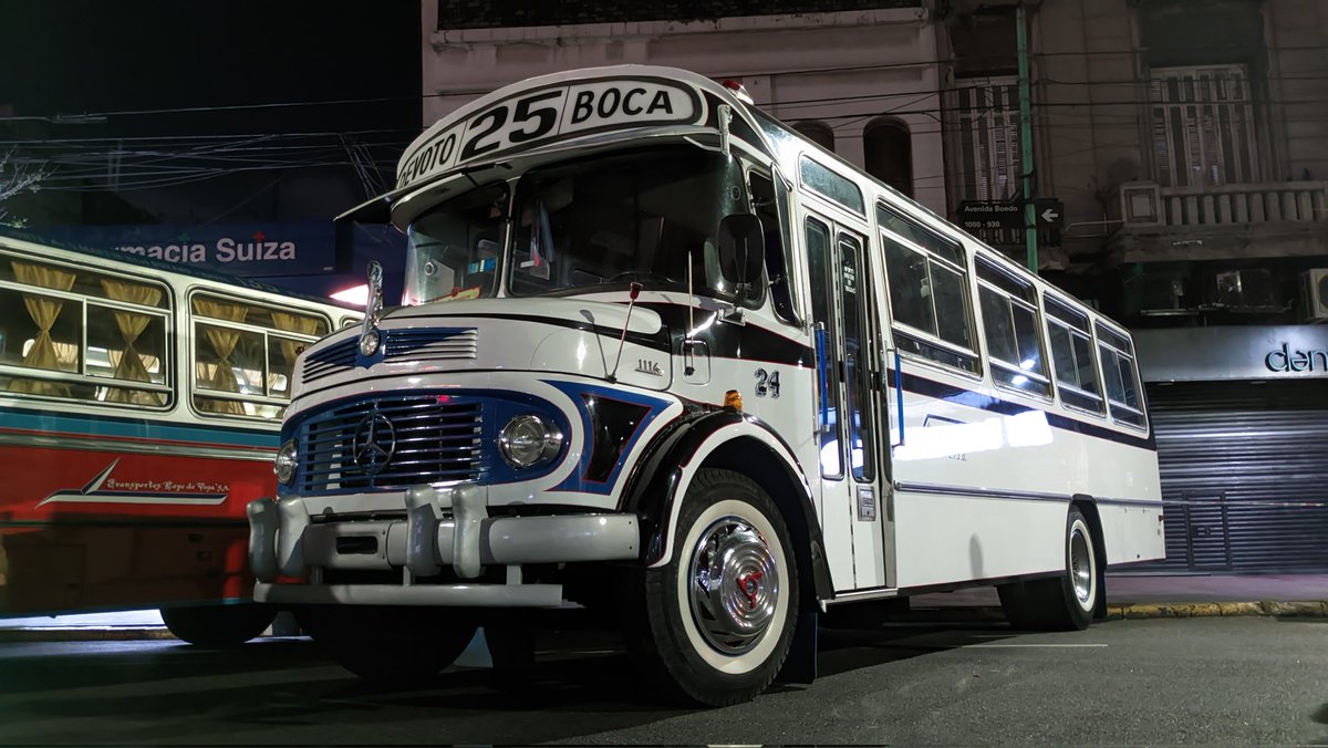 CiudadDeBondis's tweet photo. 🚍 ✅ 2da reliquia de la #Linea25 terminada, muy elegante y sobria en #LaNocheDeLosMuseos en Boedo https://t.co/GQx8g3FdJt