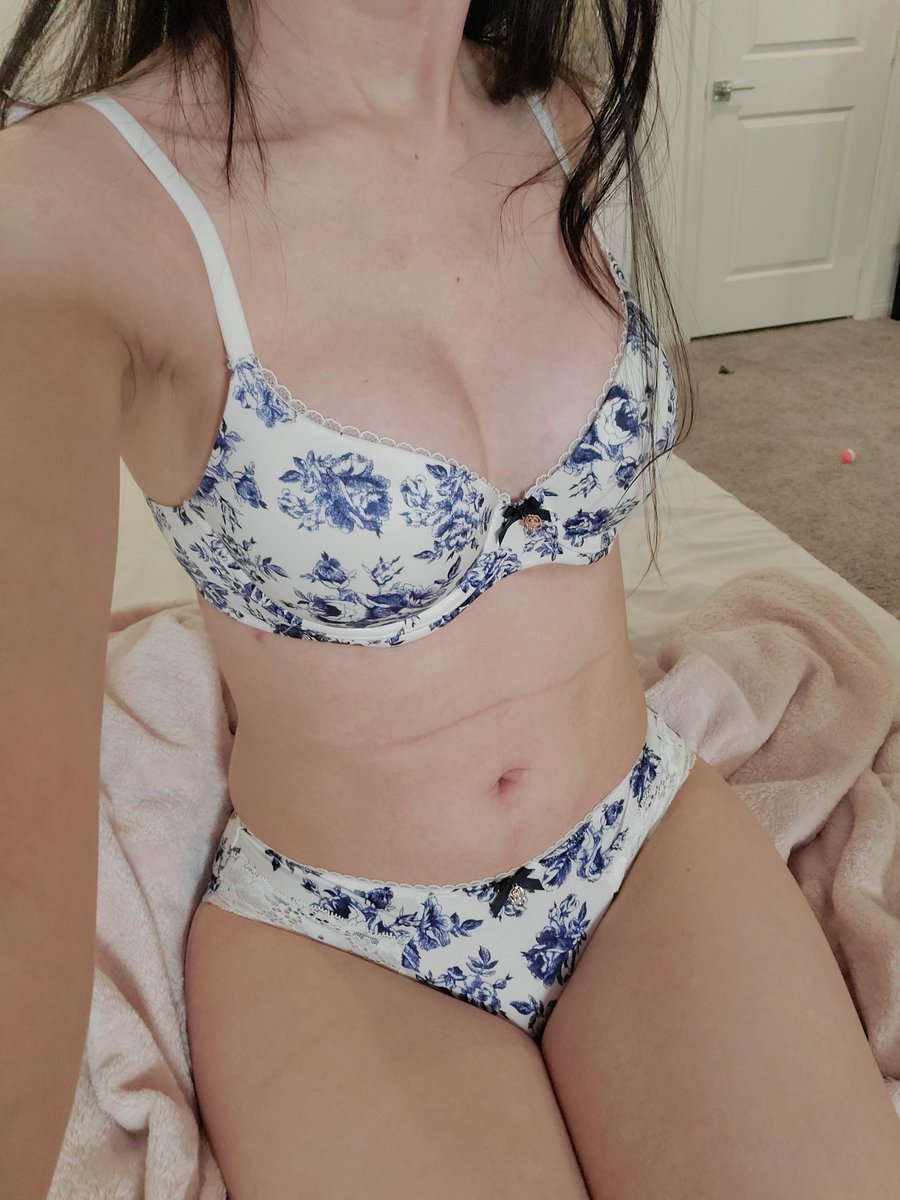 ilyahria's tweet photo. #onlyfans https://t.co/VkTYyeDhpa https://t.co/4lyylEU9Kz