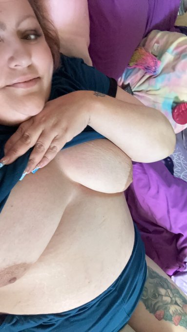 Come cuddle up to mommy 🥛 https://t.co/NbDfY6j1yi