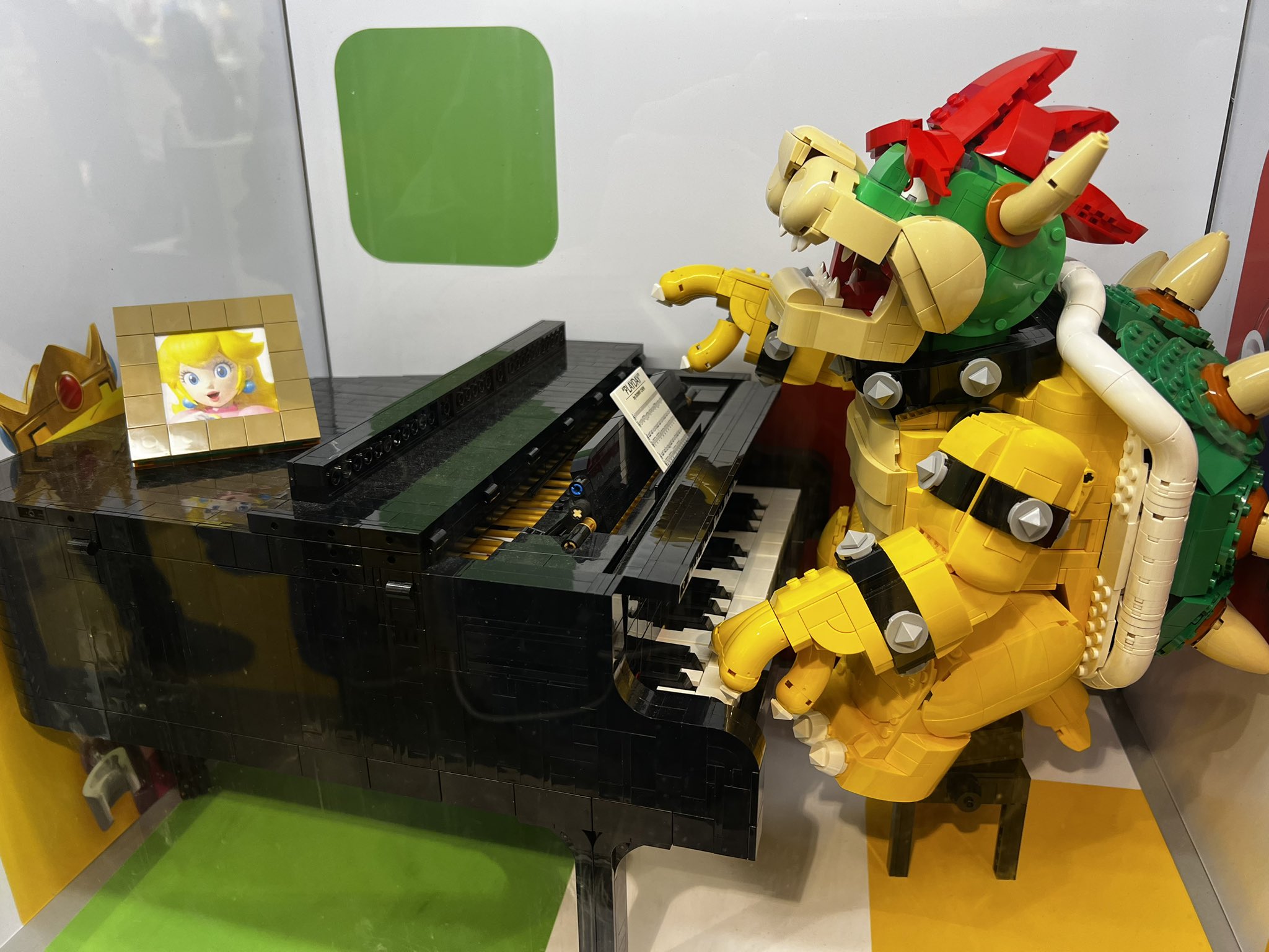 Lego store piano hotsell
