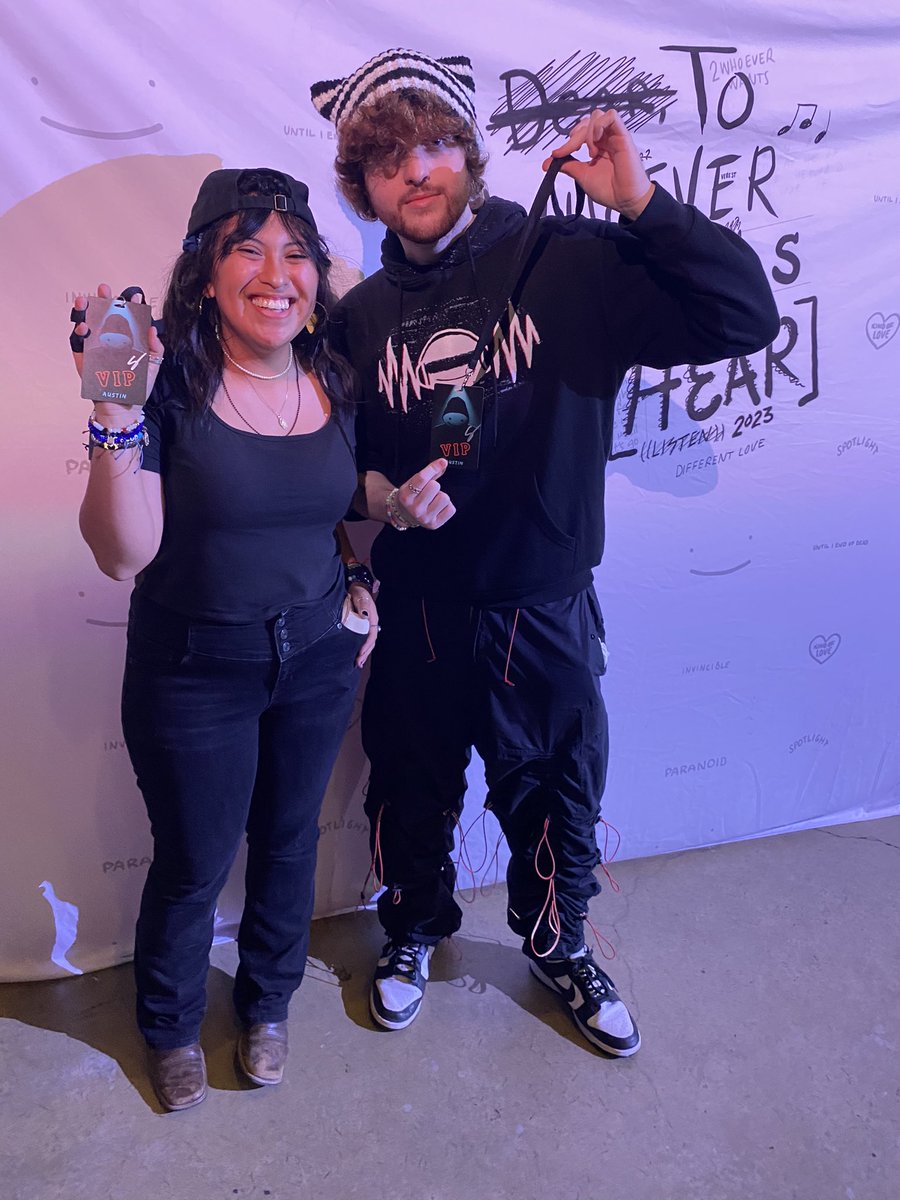 Mrs_Gabs_'s tweet photo. I’m just that cool #droncert #Austintx https://t.co/G5g0Laxgjm