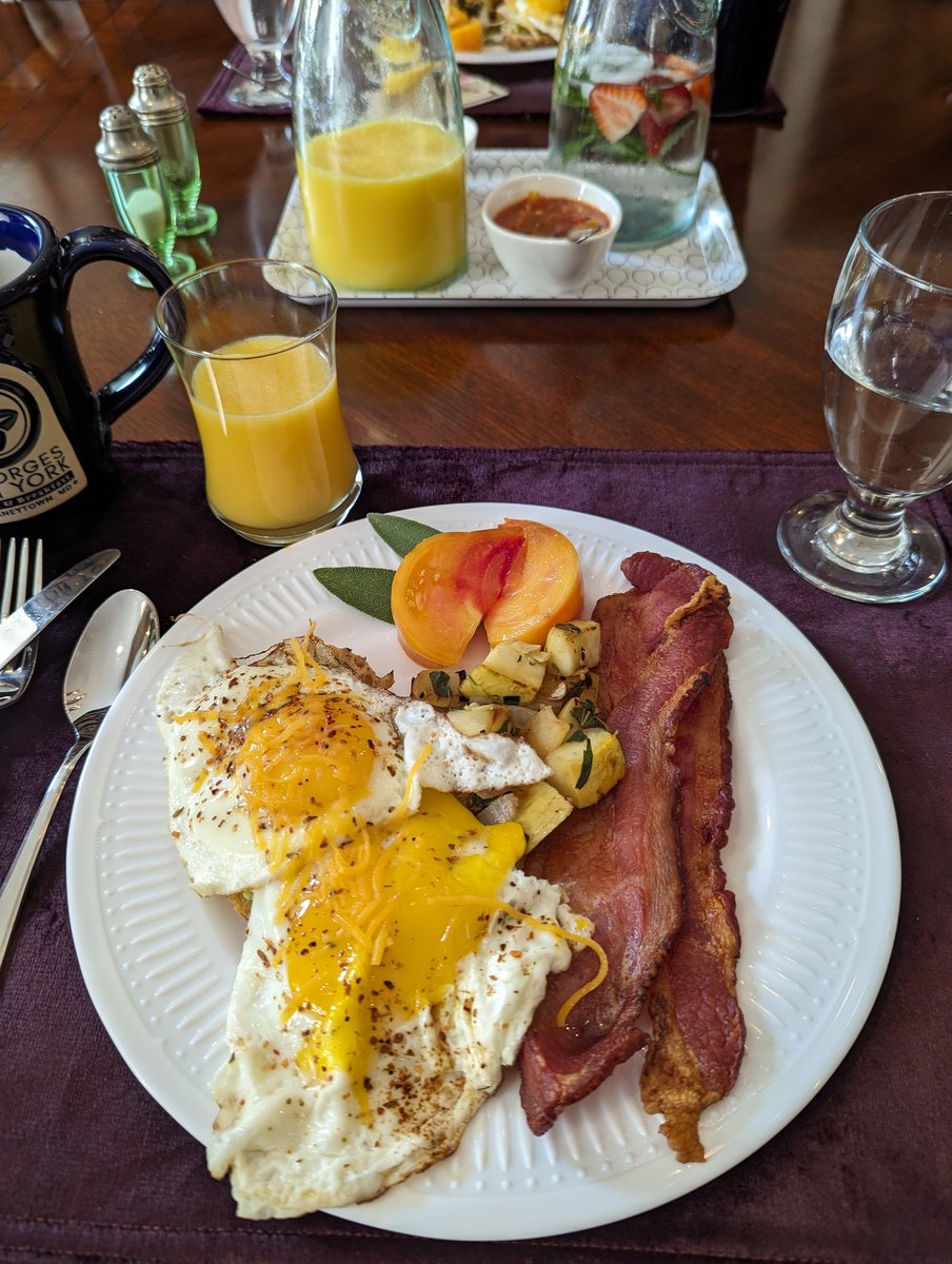 TonyEckard's tweet photo. @GeorgesonYorkBB Happy Anniversary Chris &amp; Sharon! We celebrated our 40th @GeorgesonYorkBB in Aug. Highly recommend-attention to detail is evident everywhere. Breakfast is unforgettable! https://t.co/mq38aQofXy