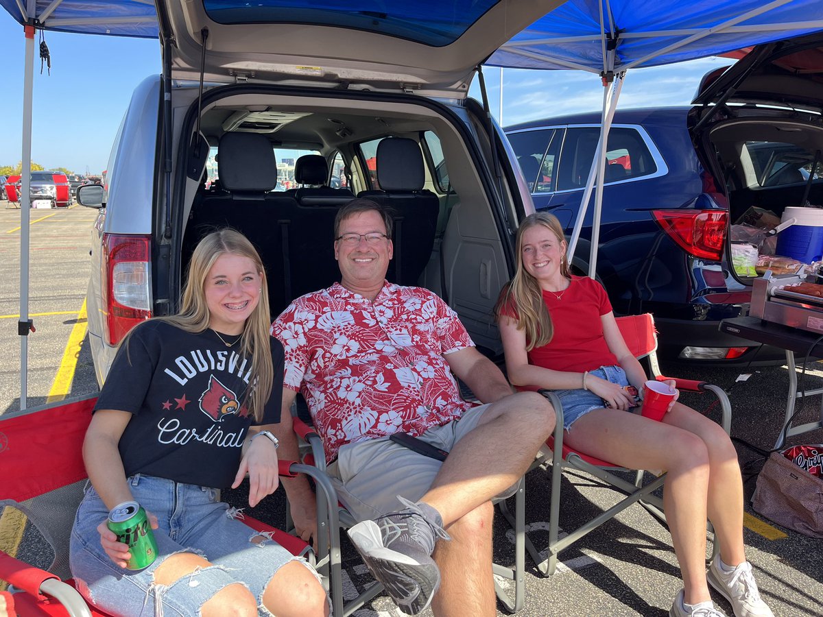 GerthDrew's tweet photo. Any day spent with family is always a good day!  Enjoyed the day at Louisville where my niece is a freshman. https://t.co/ipRwB3ednh