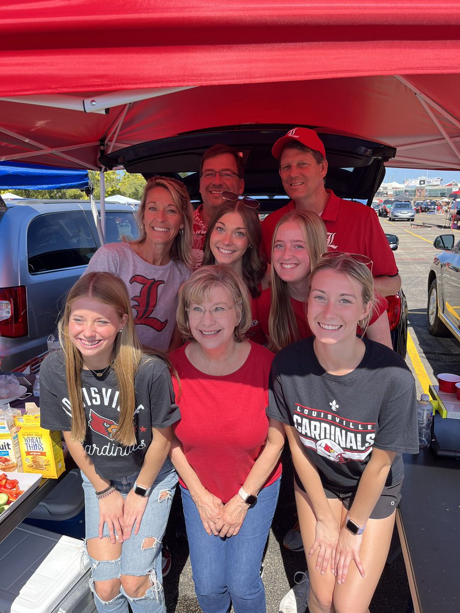 GerthDrew's tweet photo. Any day spent with family is always a good day!  Enjoyed the day at Louisville where my niece is a freshman. https://t.co/ipRwB3ednh