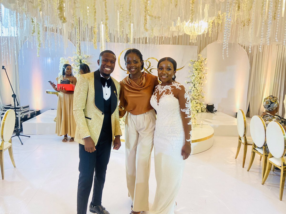 VikachaOfficial's tweet photo. Awe we sweated imwe uku….🤩🤩 congratulations to @MulengaBryan  and his beautiful queeen Thoko…. 🥂 to the new couple 🫡🫡..  thank you for trusting me with your big day 🤌🏾🤌🏾.. https://t.co/fk5ypbnHUb
